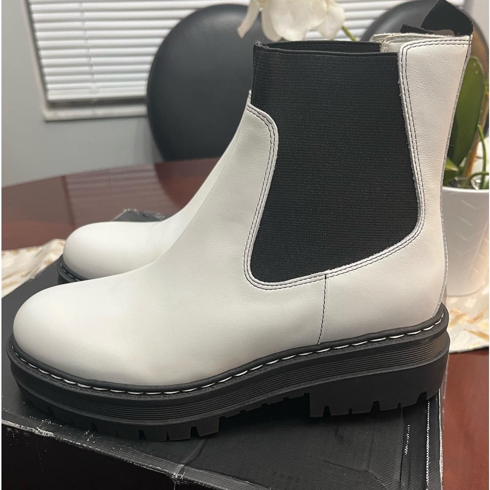 NIB Marc Fisher LTD PATRICK CHELSEA LUGSOLE BOOTIE 7m